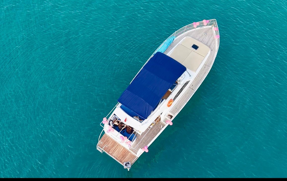 yacht_topview_1170x738_centered